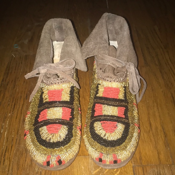 Beaded Moccasins - Picture 7 of 7